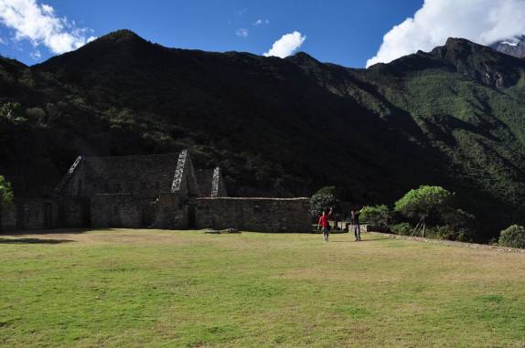 Chegando na praça central de Choquequirao, no Peru